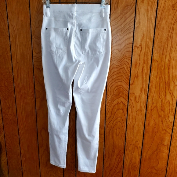 HUE. Small Womens Stretchy White pants. NEW. - Picture 3 of 6